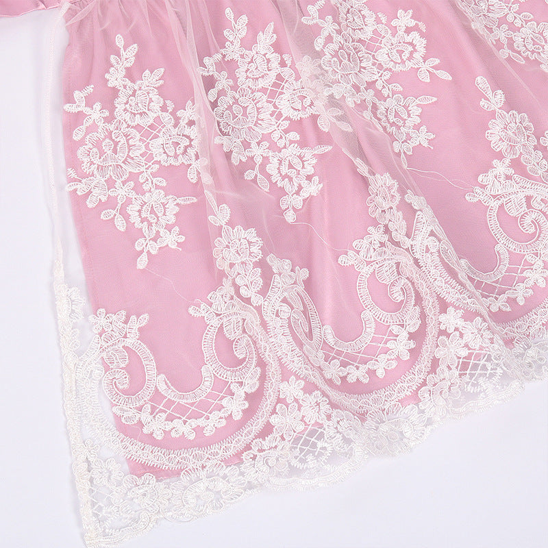 Emily | Einzigartige Tracht für Damen mit Schürze und Bluse