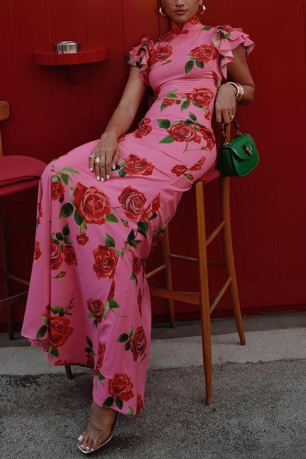 Sandra | Modernes Kleid mit hohem Ausschnitt und ausgestellten Ärmeln
