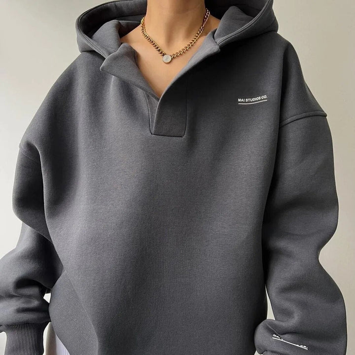 Avery | Moderner Kapuzenpullover mit V-Ausschnitt