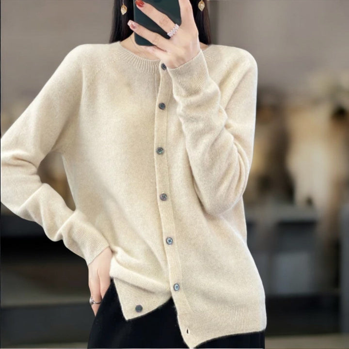 Amelie | Klassische Wollstrickjacke