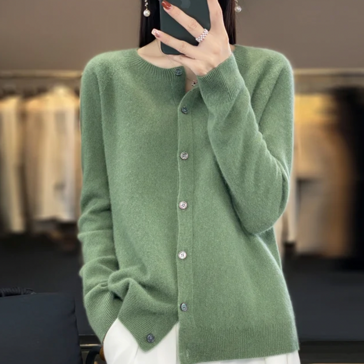 Amelie | Klassische Wollstrickjacke