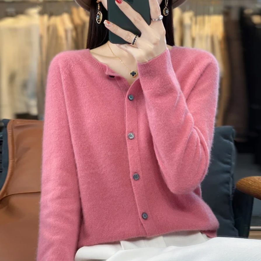 Amelie | Klassische Wollstrickjacke