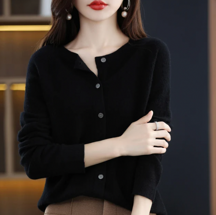 Amelie | Klassische Wollstrickjacke