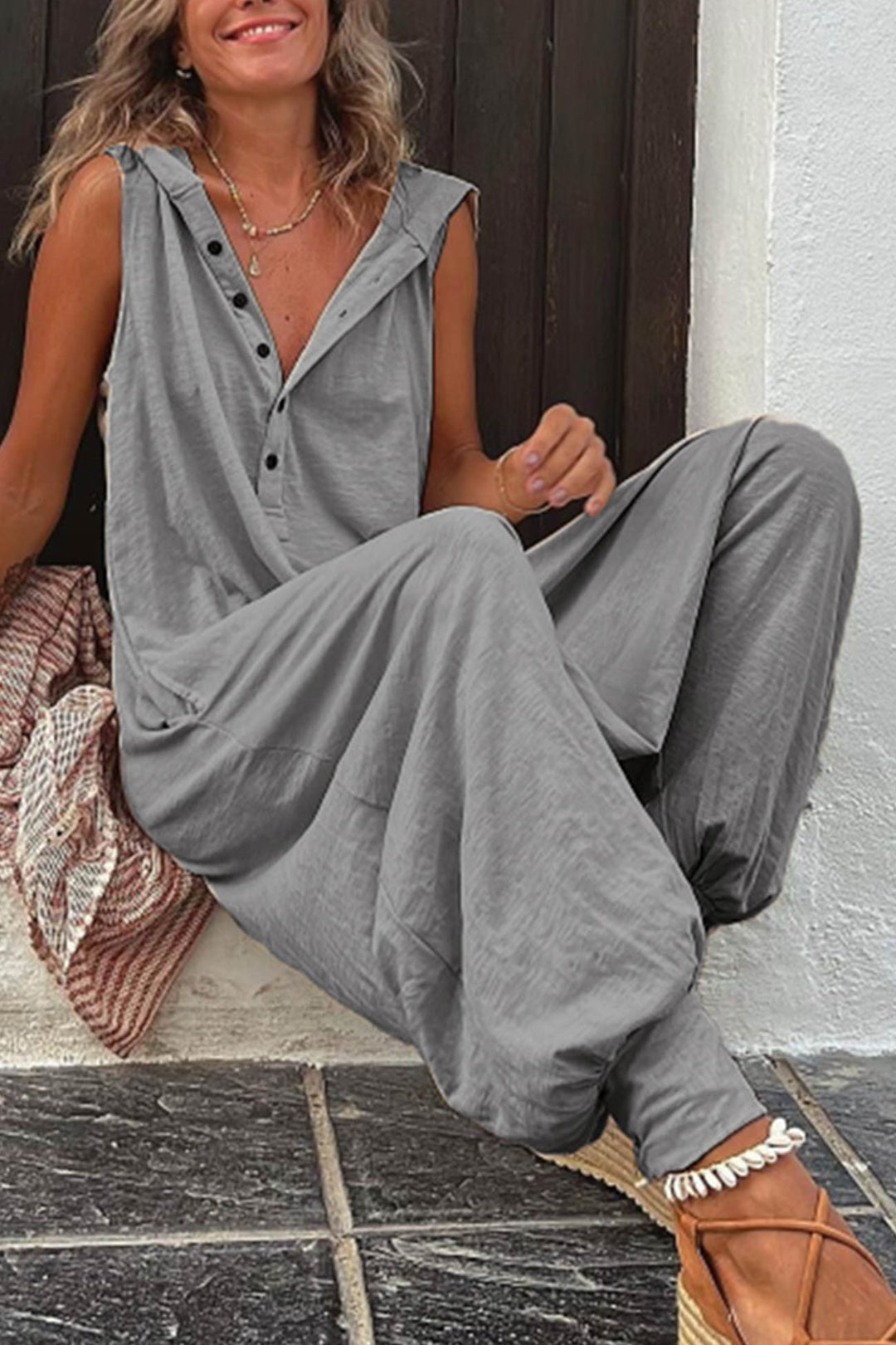 Sara | Ärmelloser Jumpsuit mit Kapuze