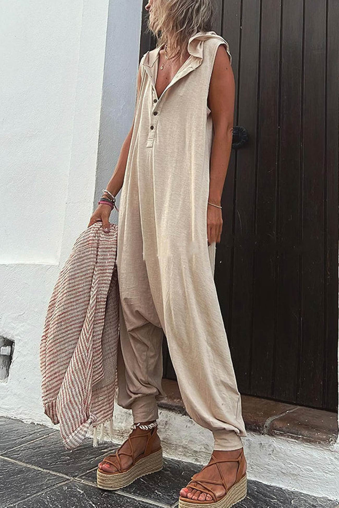 Sara | Ärmelloser Jumpsuit mit Kapuze