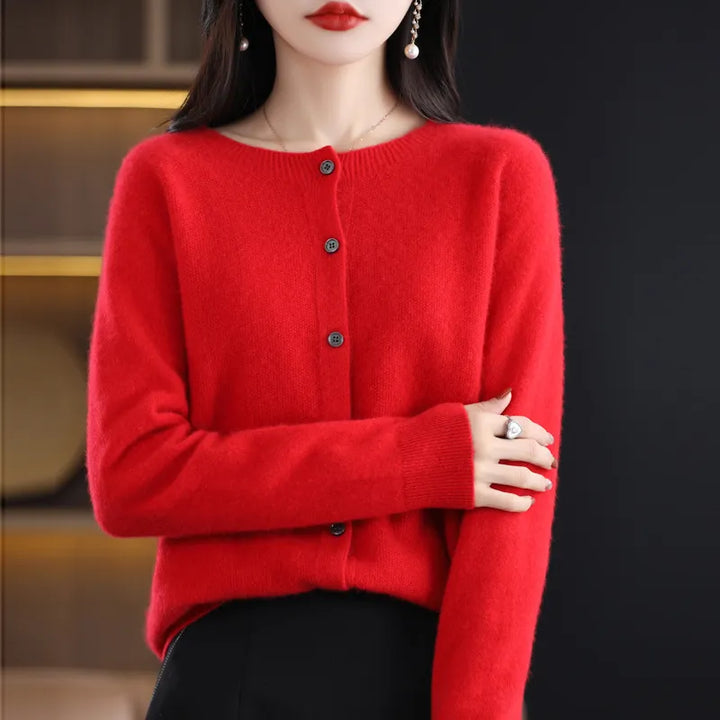 Amelie | Klassische Wollstrickjacke